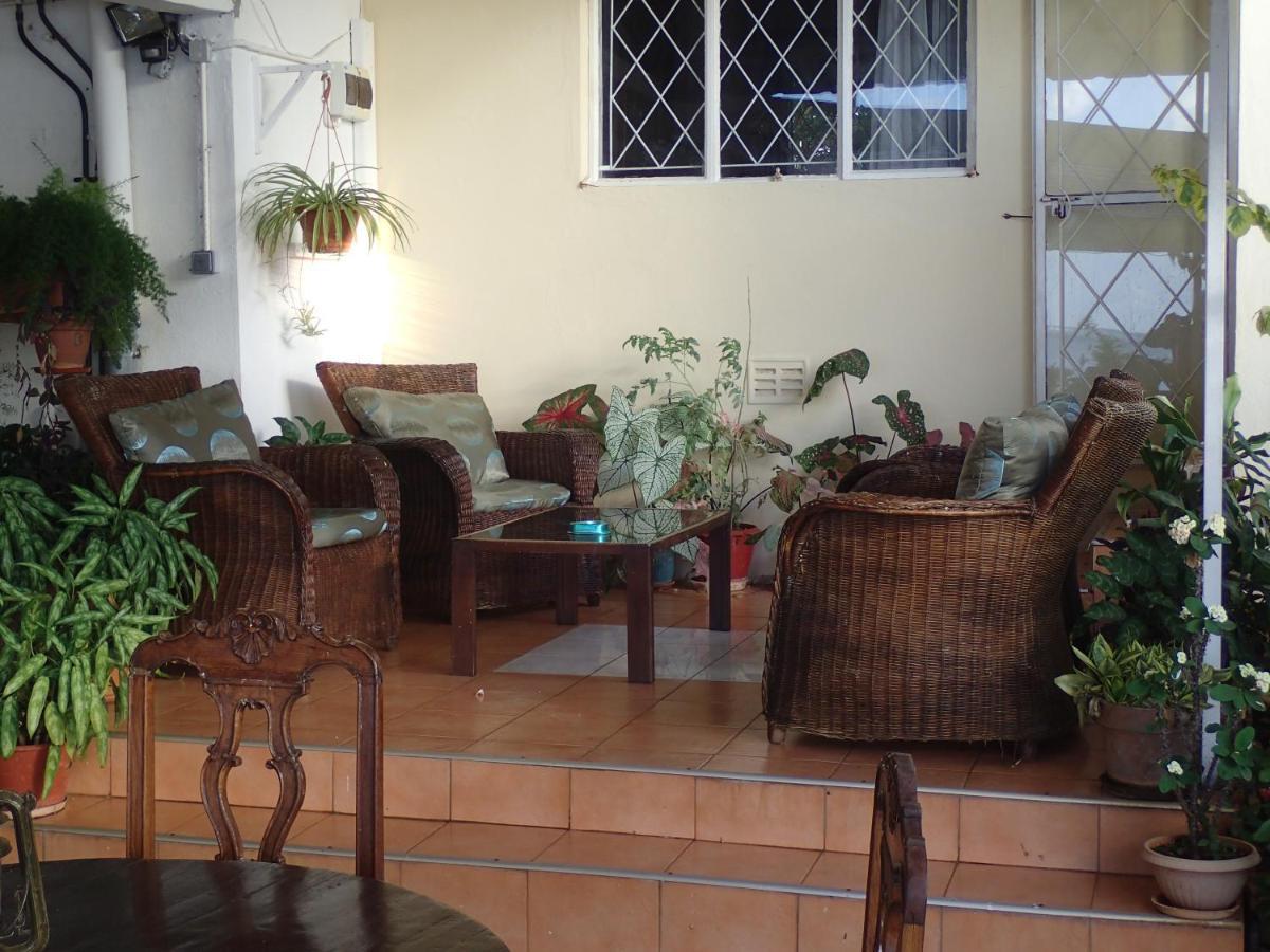 Le Cactus Guesthouse Terre Rouge  Ngoại thất bức ảnh